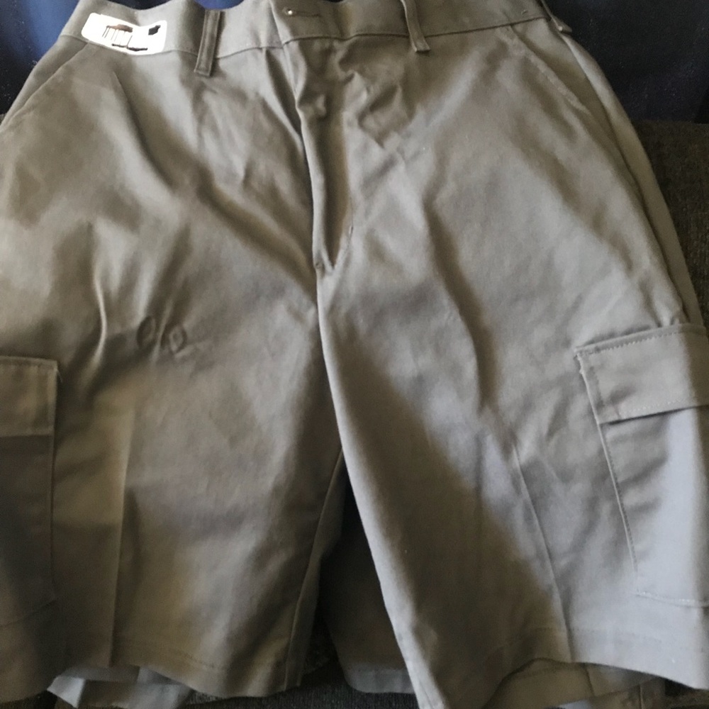 Men’s gray work shorts, lot of 4. Size 34
